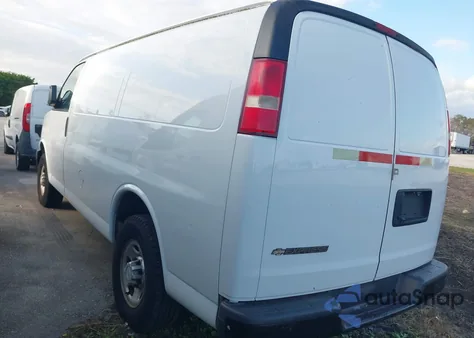 2018 Chevrolet Express 2500 Work Van z USA, uszkodzony, nr VIN 1GCWGAFP1J1189186